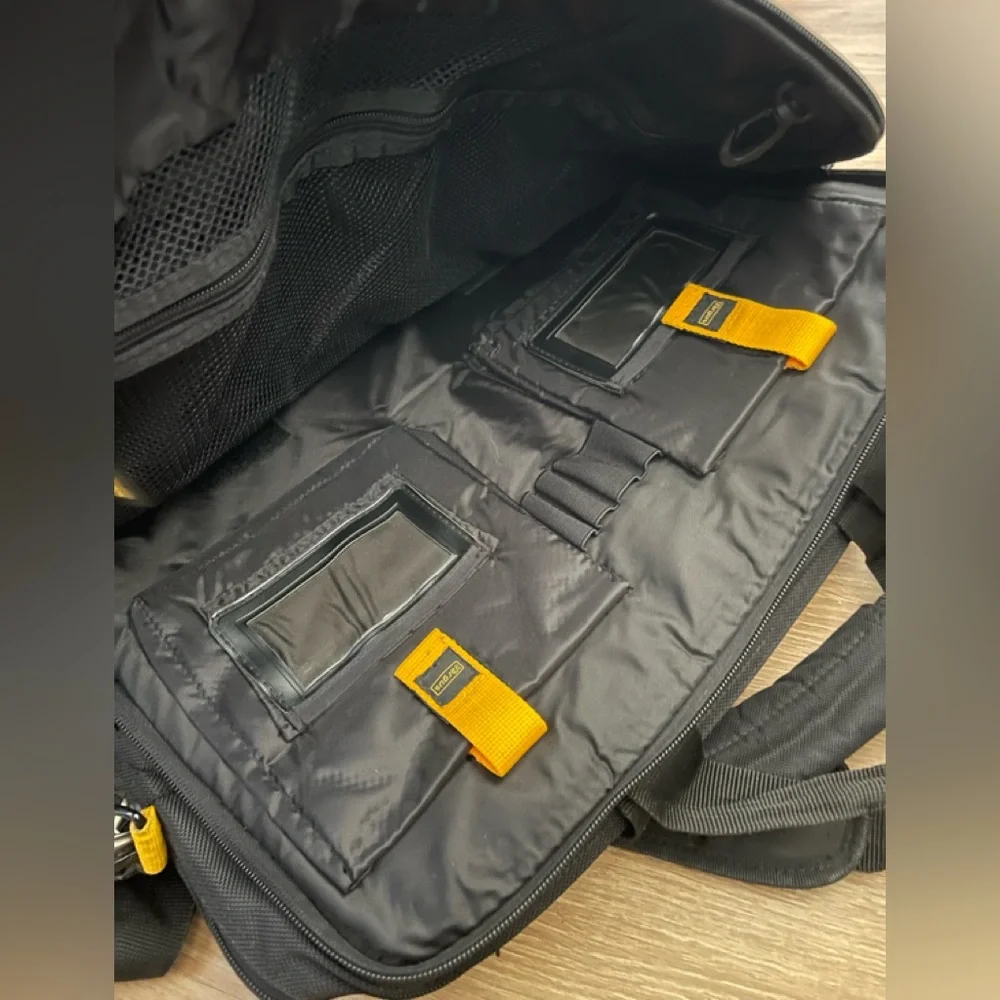 Targus multiple compartments bag